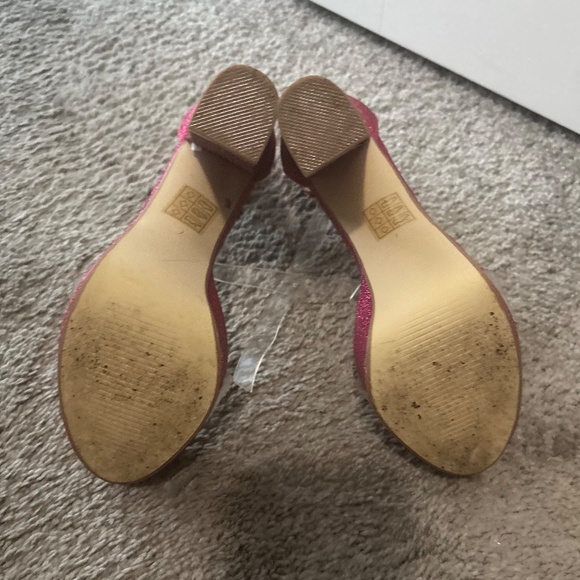 Pink Heels - Picture 4 of 4